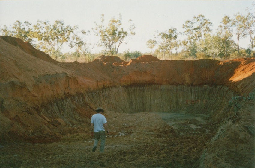 Exploration sampling pit exposing Ellendate 27B Lamporite during bulk sampling in July 1997 by Diamond Ventures NL.